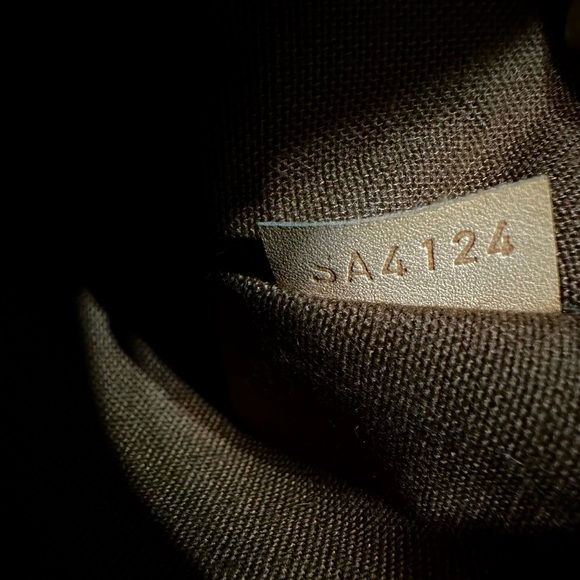 Louis Vuitton Monogram Clutch/iPad
Pro - Picture 10 of 16